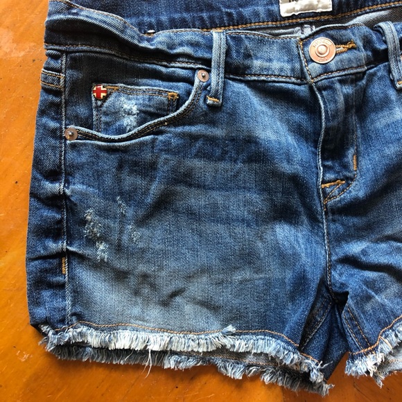 Hudson Jeans Denim Shorts - size 26. - Picture 3 of 7